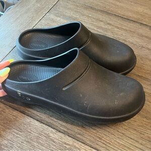 OOFOS Black Loafers Slip-Ons for Comfort and Grip